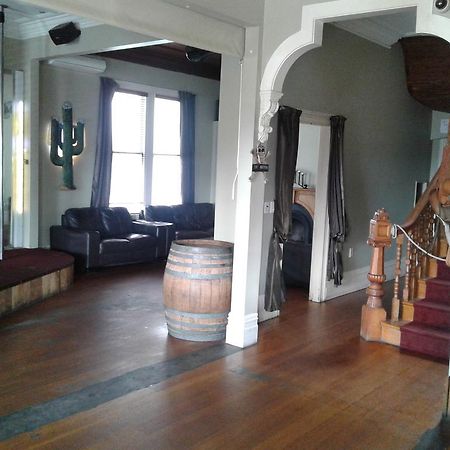 Shooters Saloon Hotel & Cabins Auckland Bagian luar foto