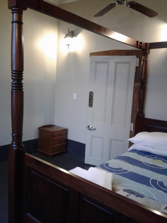 Shooters Saloon Hotel & Cabins Auckland Bagian luar foto