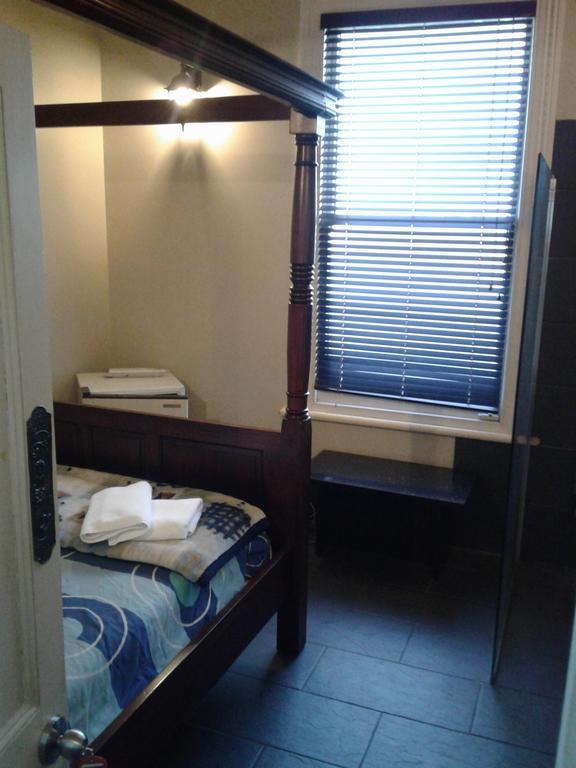 Shooters Saloon Hotel & Cabins Auckland Bagian luar foto