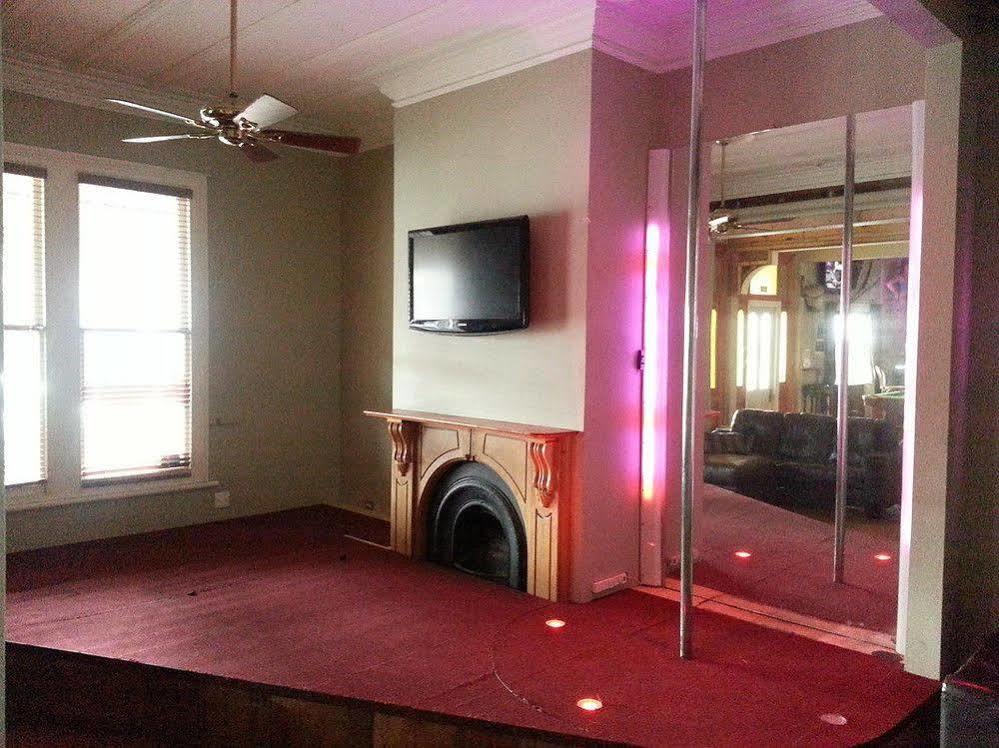 Shooters Saloon Hotel & Cabins Auckland Bagian luar foto