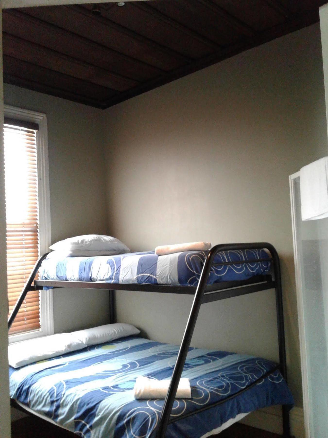 Shooters Saloon Hotel & Cabins Auckland Bagian luar foto