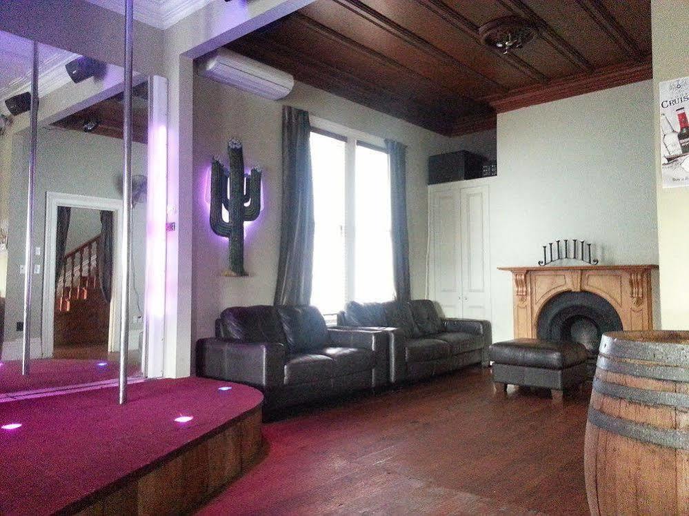 Shooters Saloon Hotel & Cabins Auckland Bagian luar foto