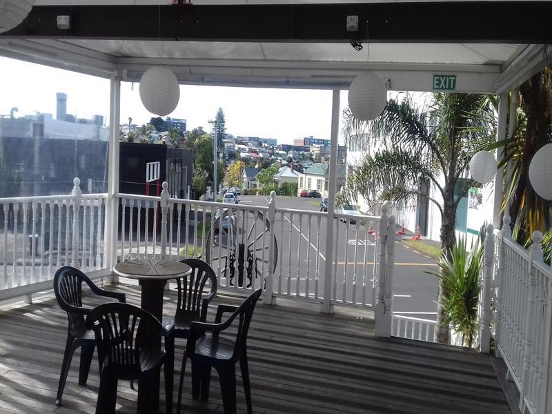 Shooters Saloon Hotel & Cabins Auckland Bagian luar foto
