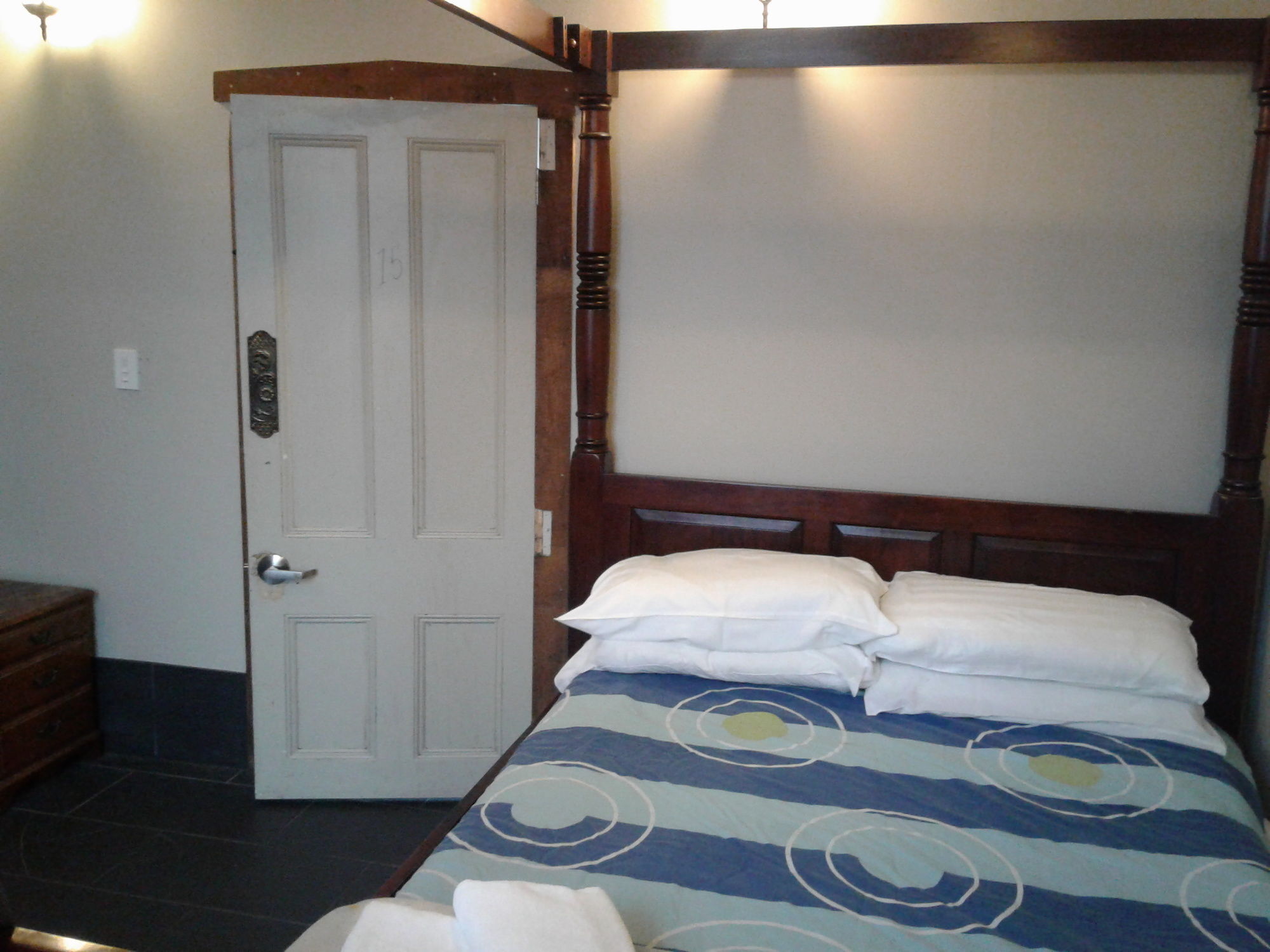 Shooters Saloon Hotel & Cabins Auckland Bagian luar foto
