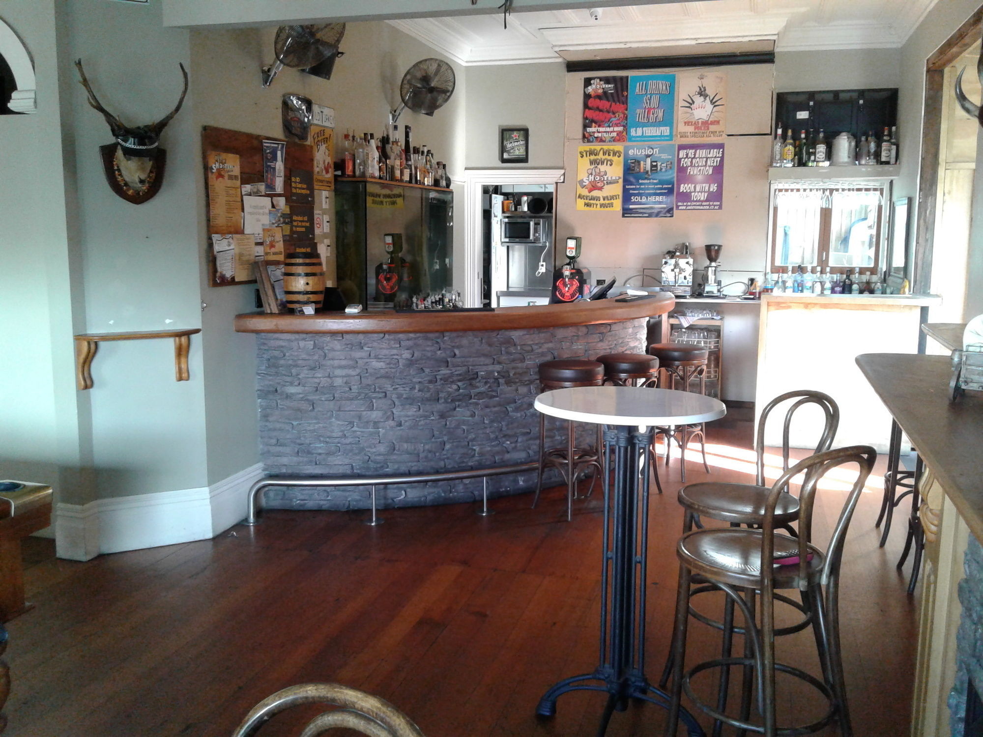 Shooters Saloon Hotel & Cabins Auckland Bagian luar foto